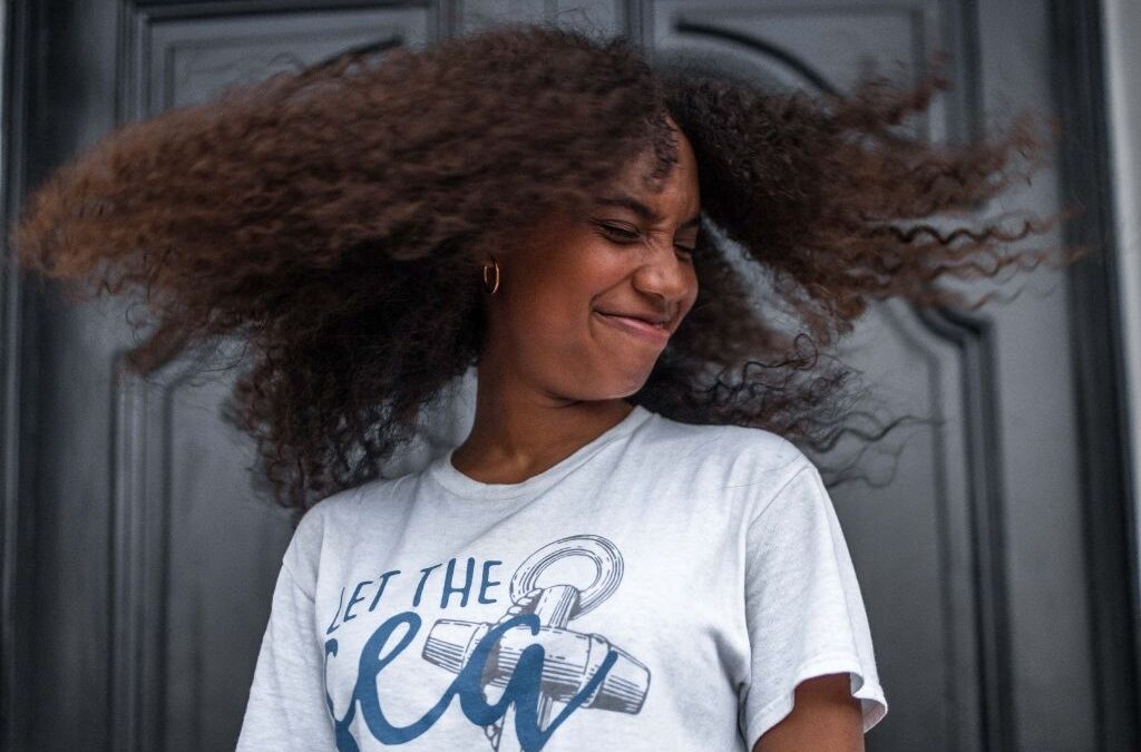7 Tips to Detangle Your Natural Hair and Limit Breakage