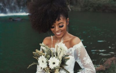 10 Elegant and Fun Natural Hairstyles For Brides