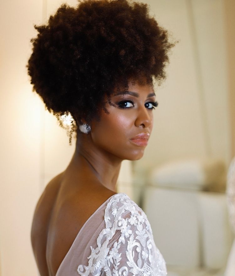 10 Elegant and Fun Natural Hairstyles For Brides - CurleeMe