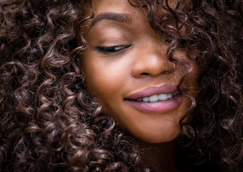 Curly Dialogue: Hair Influencers to Follow With Type 3 & 4 Curl Patterns -  CurleeMe